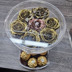 Live Roses acrylic jewelry box with chocolate